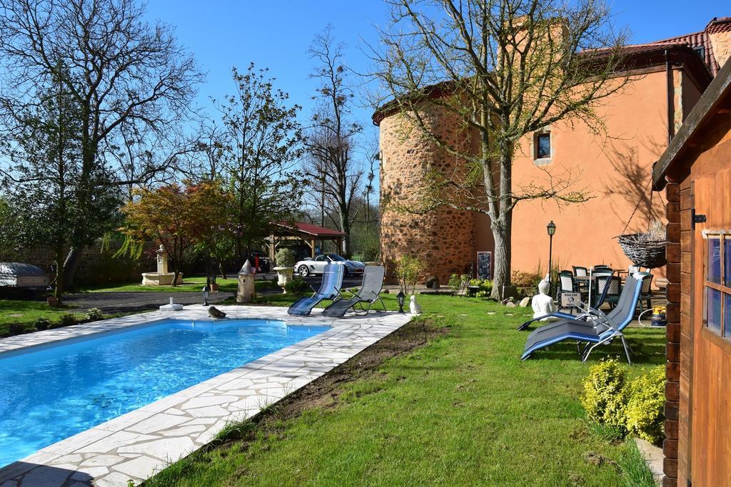 Chateau Des Aiguilles Saint-Rémy-de-Chargnat Esterno foto