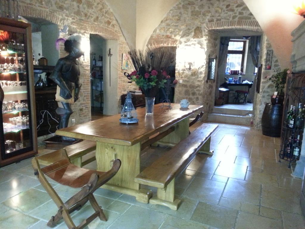 Chateau Des Aiguilles Saint-Rémy-de-Chargnat Esterno foto
