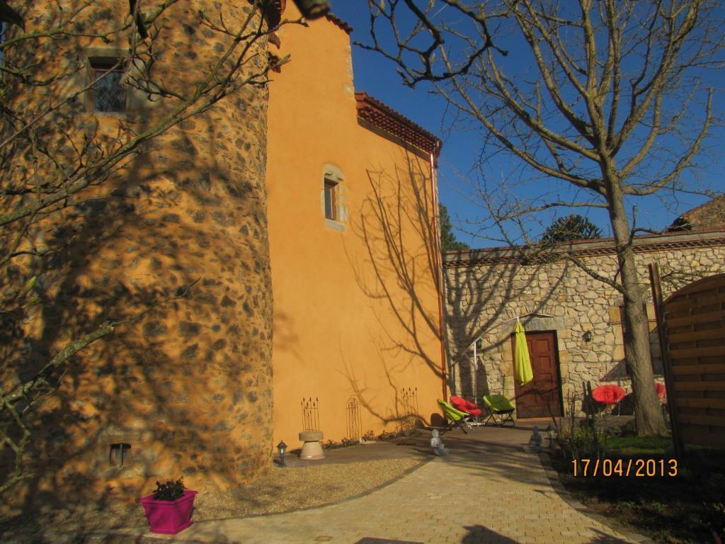Chateau Des Aiguilles Saint-Rémy-de-Chargnat Esterno foto