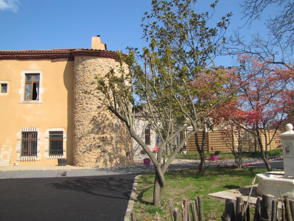 Chateau Des Aiguilles Saint-Rémy-de-Chargnat Esterno foto
